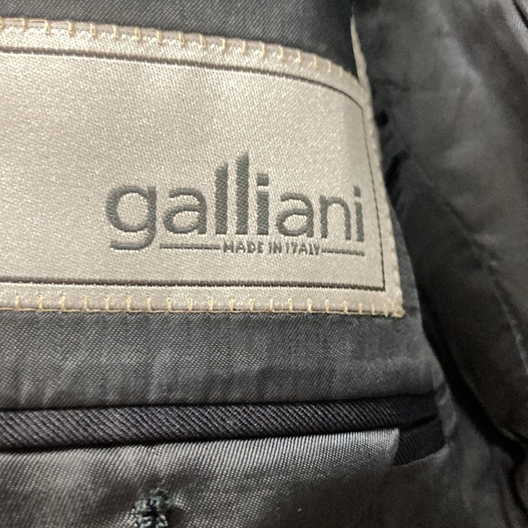 Classic Navy Men's Blazer - Picture 3 of 4